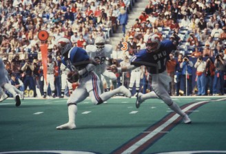 Lance Handing Off To Eric Against Texas