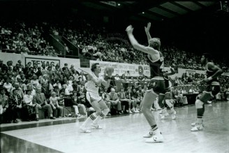 Jeff Swanson Prepares To Shoot Against Rice